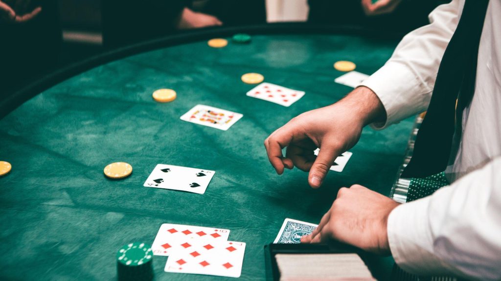 Fitness Trackers Reveal How Many Calories a Night at the Blackjack Table Uses